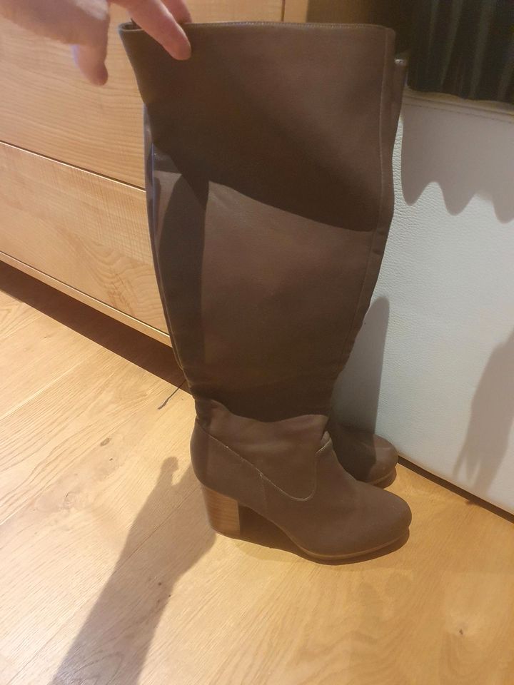 H&M Stiefel Größe 41 in Gädheim