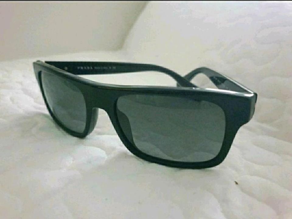 Prada Sonnenbrille, schwarz in Grevesmuehlen