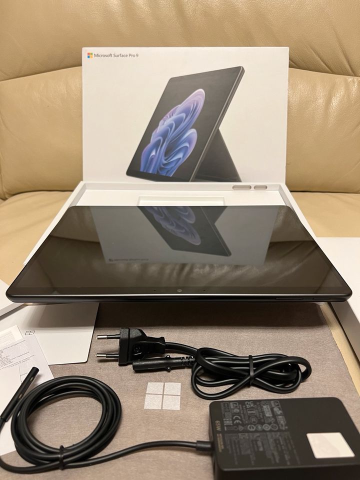 Microsoft Surface Pro 9. Intel Core i5-8GB-256GB. Garantie. in Rostock