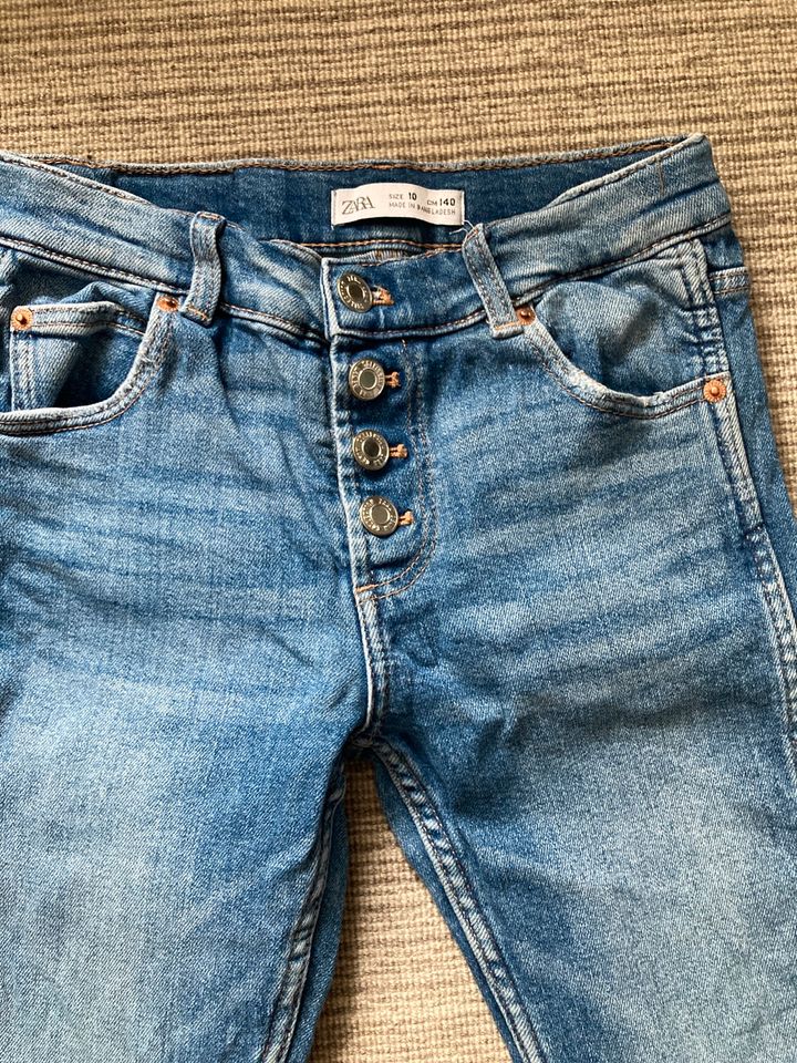 Zara Hosen Jeans + Stoff Gr.140 in Essen