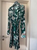Grünes Blumen Blusenkleid von Vero Moda / L München - Hadern Vorschau