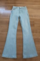 Bershka Denim Jeans Hose Flared in hellblauer Waschung Gr. 36 Nordrhein-Westfalen - Bornheim Vorschau