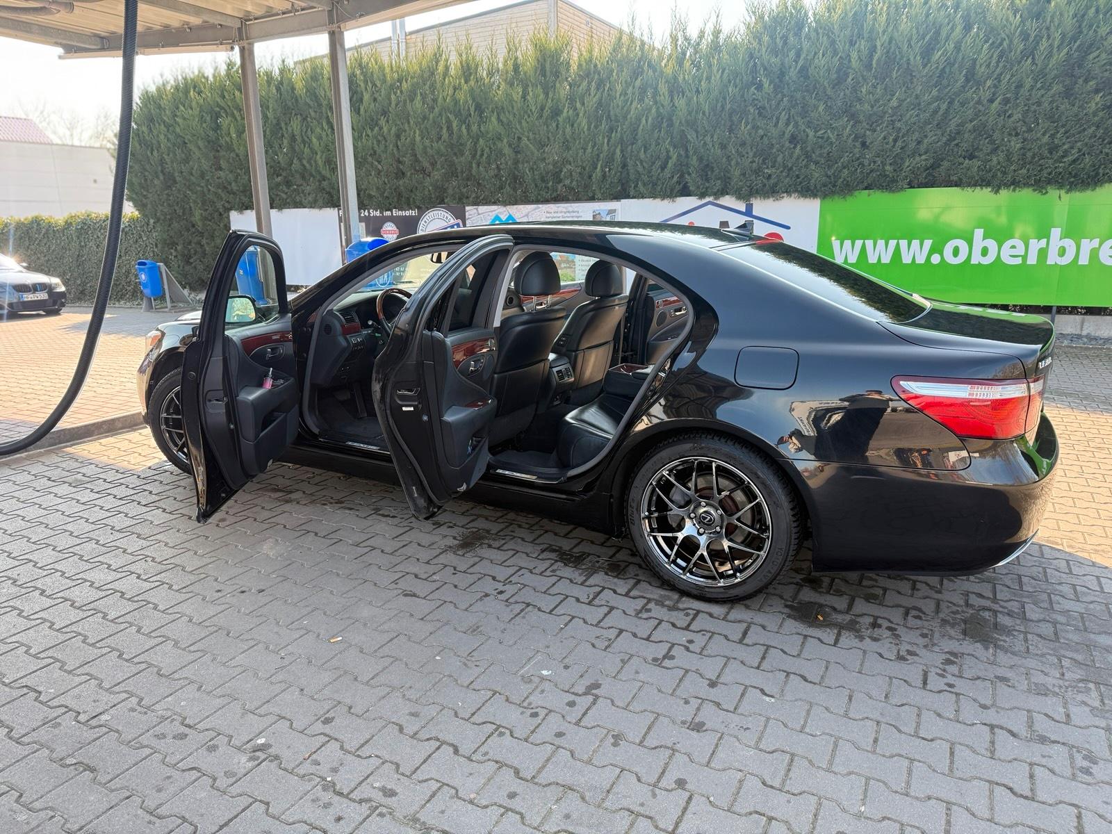 Abbildung des Autos Lexus LS 460