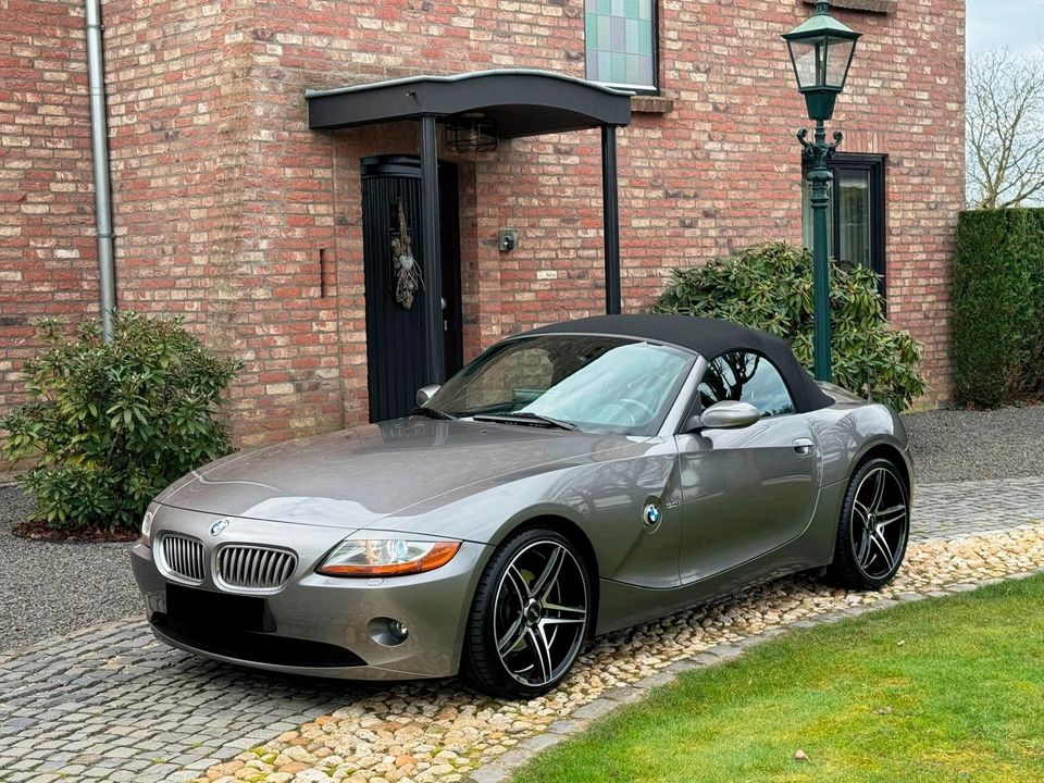 BMW Z4 3.0i 6 Gang Navi Entertain Bluetooth in Geilenkirchen