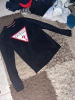 Guess Sweatshirt Gr.M slim fit schwarz/rot gebraucht unisex Köln - Vingst Vorschau