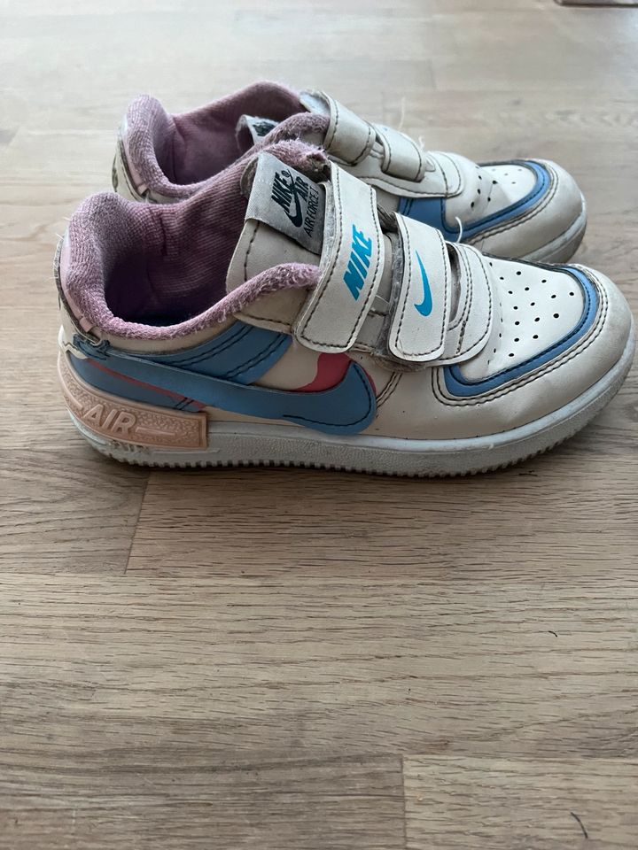 Nike Air Pasteltöne Gr. 33 in Langenberg