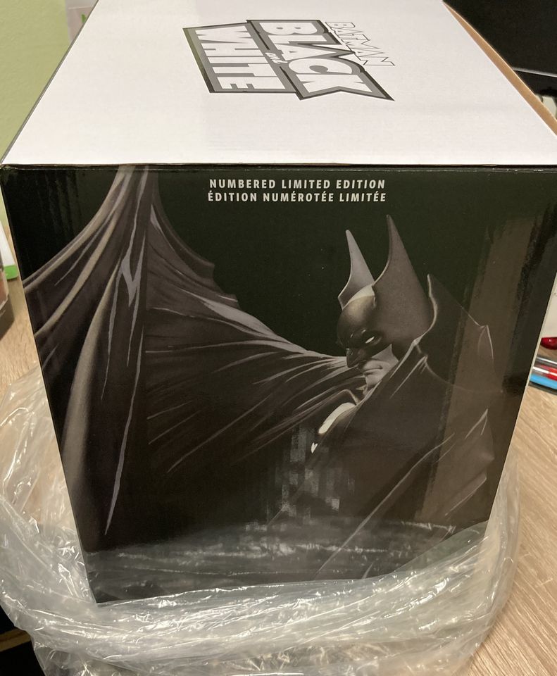 Batman Black & White Deluxe Statue by Todd McFarlane 24 cm Neu in Cottbus