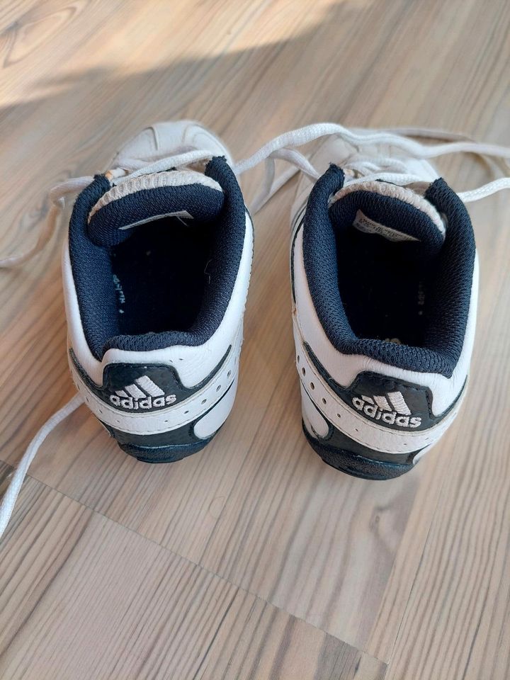 Adidas Turnschuhe Grösse 28 in Höchstadt