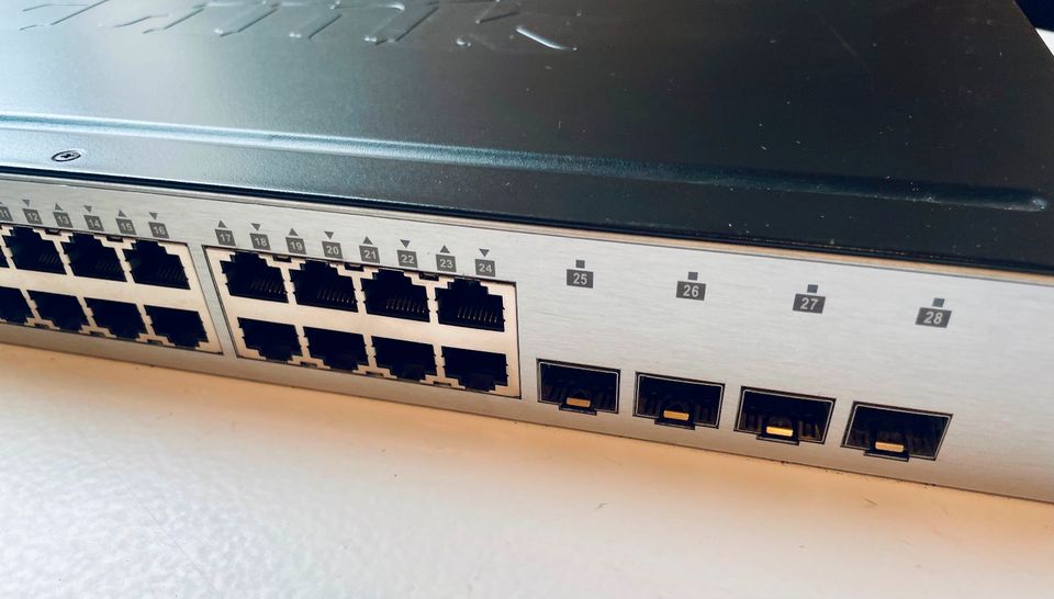 D-Link DGS-1210-24P Gigabit Smart Switch 24-Port - sehr gut in Potsdam