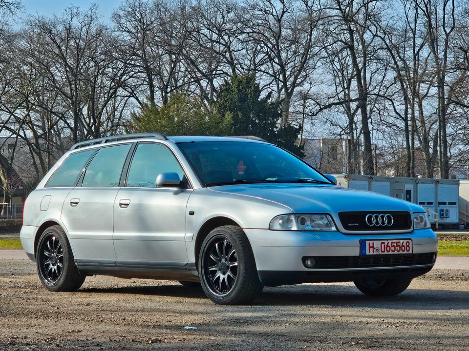 AUDI A4 2.4 V6 QUATTRO S-LINE XENON LEDER AHK TÜV 03/2026 B5 in Lehrte