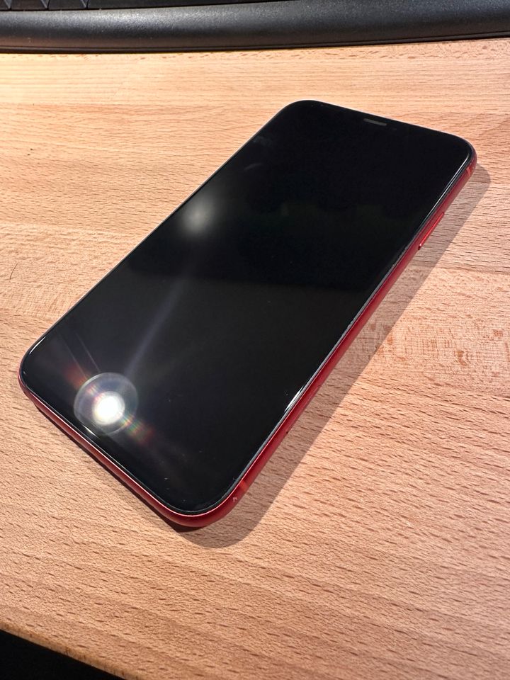 iPhone XR red 64 gb in Sassenburg