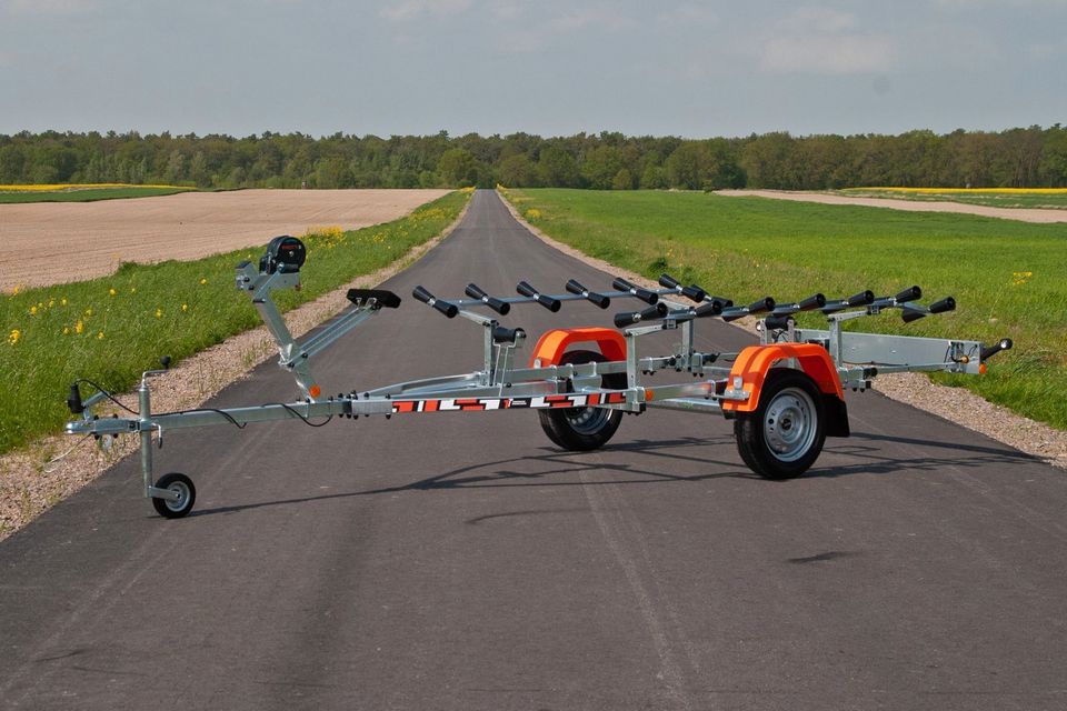 Schlauchboottrailer / Anhänger / Trompetenrollen / 500 KG / NEU in Lübben