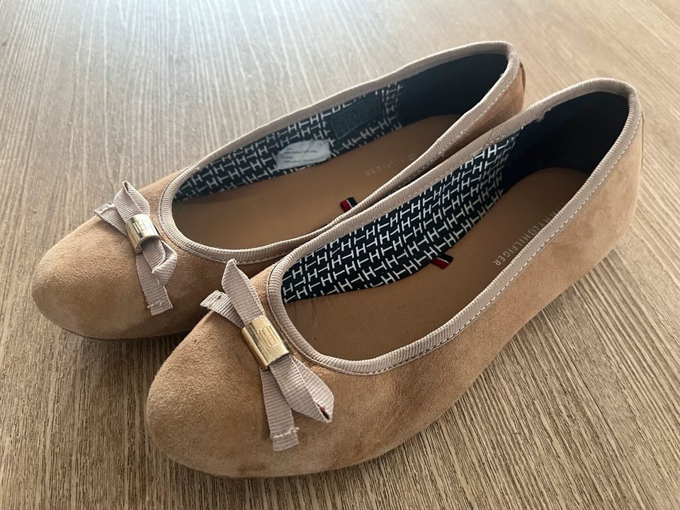 Tommy Hilfiger Ballerinas Beige Gr. 37 in Krefeld