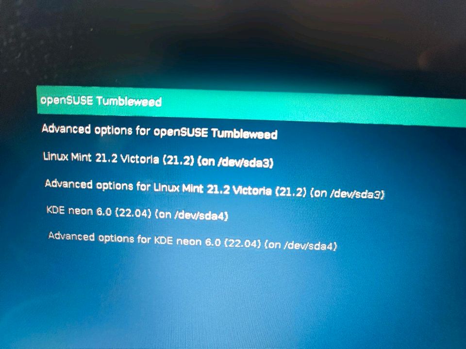 Linux Laptop Mint Ubuntu KDE Tumbleweed Power station in Königsbrunn