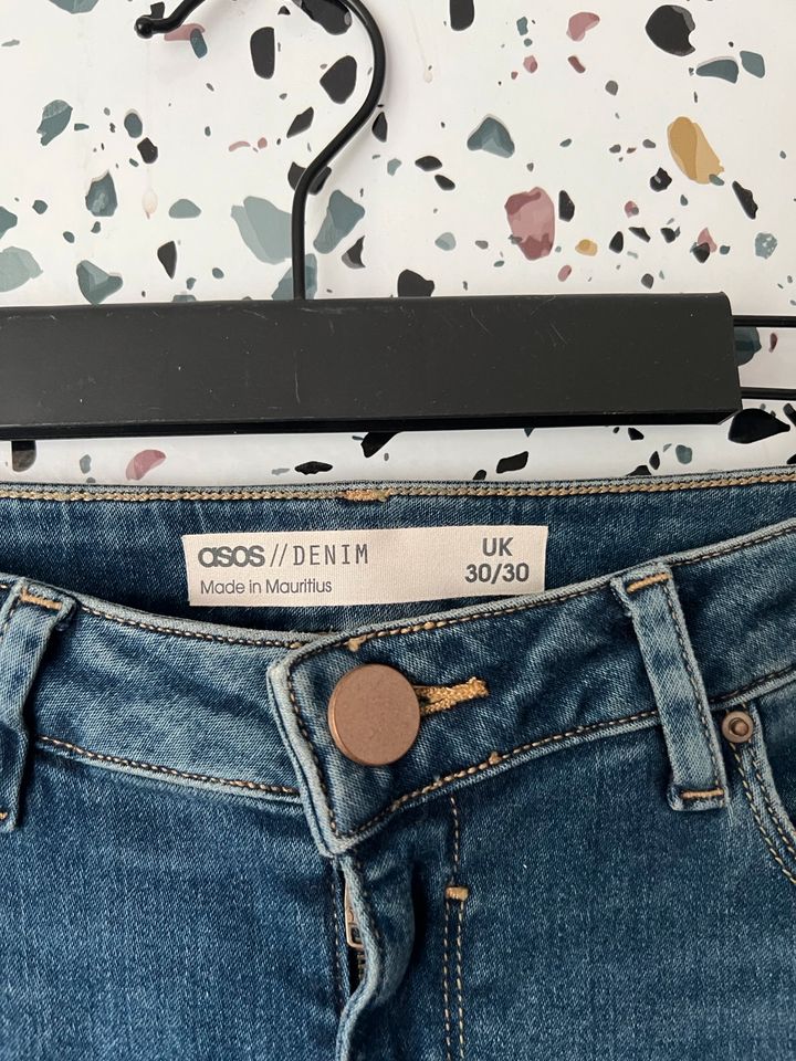 Rohren Jeans Hose Von Asos 30/30 - Maße anbei in Itzehoe