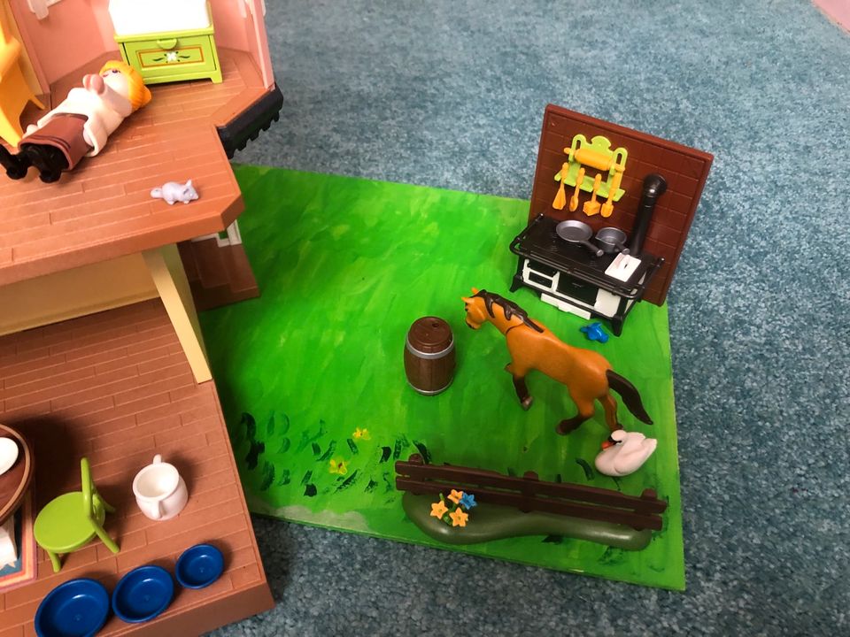 Playmobil Spirit Haus 9475 mit Zubehör in Germering