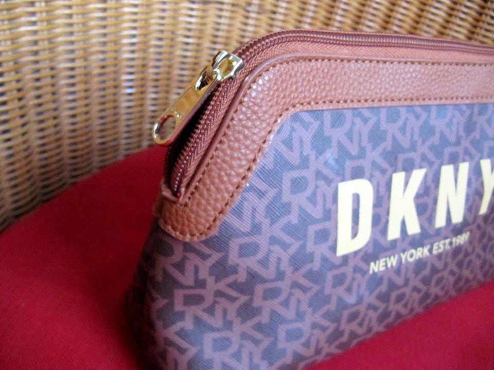 DKNY KOSMETIKTASCHE KULTURBEUTEL NEU !!! in Gelsenkirchen