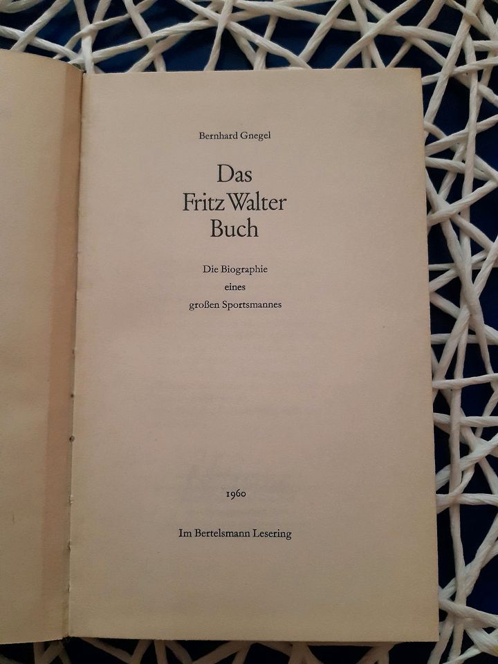 Fusball Fritz Walter das Buch von 1960 in Pforzheim