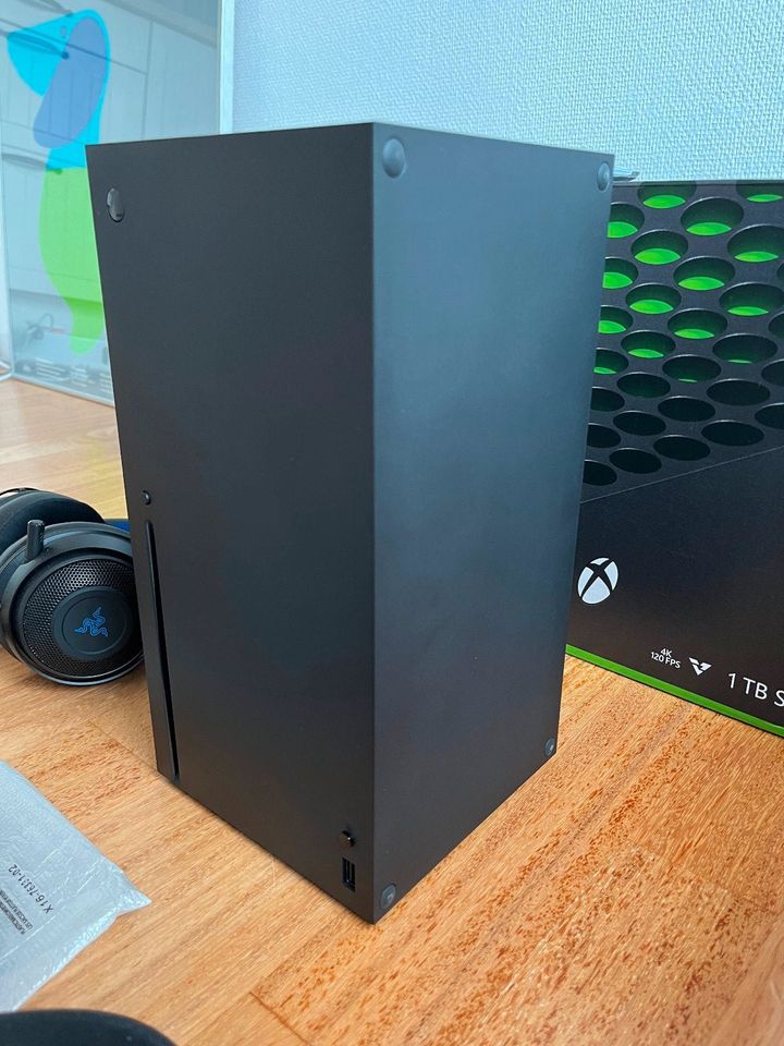 Xbox Series X Schwarz 1TB OVP + Elite 1 Controller + Kraken HS in Stuttgart