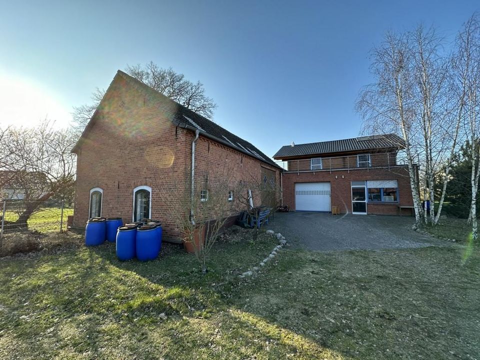 Gehöft mit historischer Scheune, individuellem Holzhaus & 20.113 m² Grundstück in idyllischer Lage mit vielen Nutzungsmöglichkeiten in Wittstock/Dosse