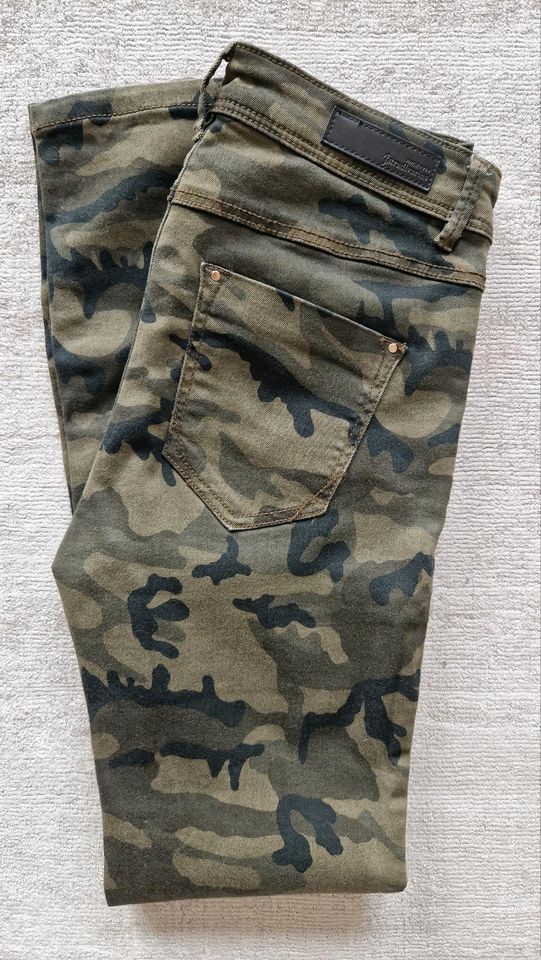 Stradivarius Jeans Camouflage, NEU und ungetragen, Größe 34/ 36 in Eching (Kr Freising)