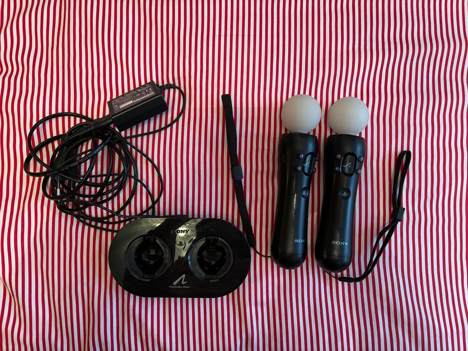 Sony Playstation Move Controller + Ladestation in Berlin