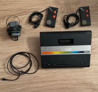 Atari 7800 Konsole mit Kabeln und Controllern Berlin - Steglitz Vorschau