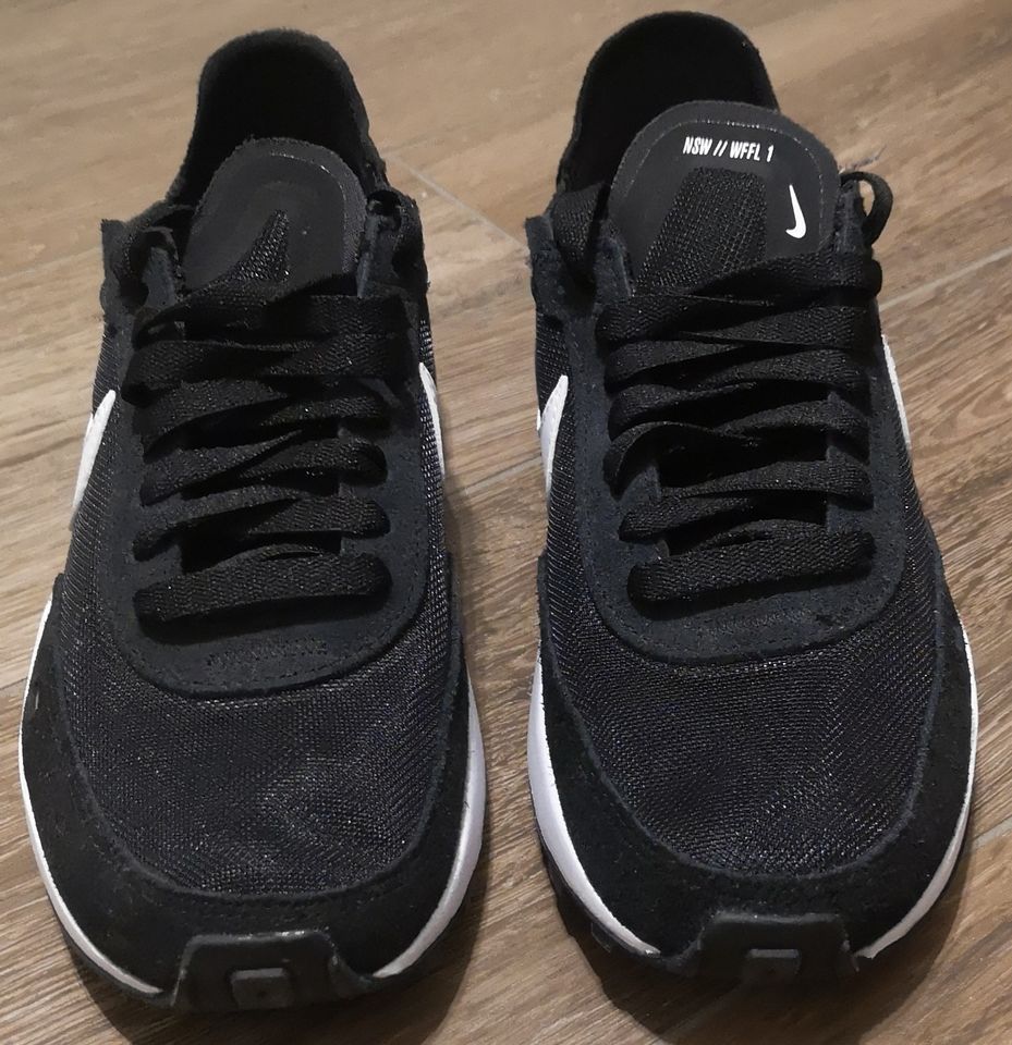 NEU ❤️ Nike Waffle ONE Damen Sneaker Gr 36 schwarz weiss Top in Stralsund