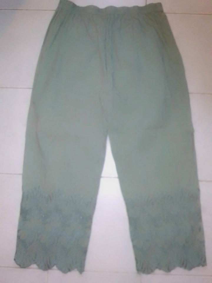 Hübsche leichte Sommerhose, bequem, Gummizug hinten in Isenbüttel