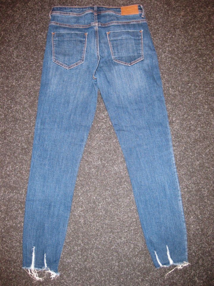 ZARA Jeans Skinny Jeans Mid-Rise mediumblau - 38 - neuwertig in Ratingen