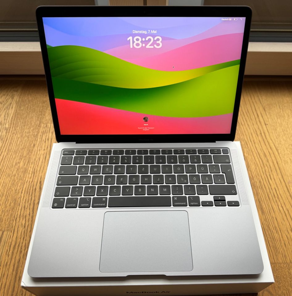 Apple MacBook Air M1 8GB RAM 1TB SSD spacegrau - Top Zustand in Baldham