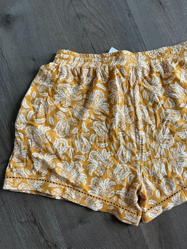 Shorts kurze Hose Senf Blumen Gina 38 Blumen Neu Musselin in Bielefeld