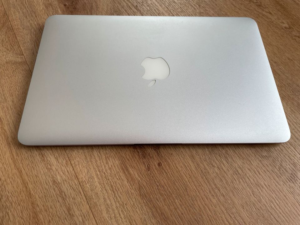 MacBook Air (11“, Mitte 2011) in Hamburg