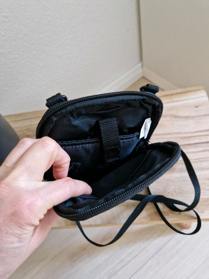 Eastpack Handytasche, kleine Tasche, schwarz$ in Essen