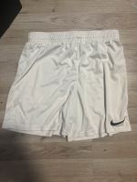 Nike dri-fit Sporthose Short weiß M top Rheinland-Pfalz - Kaltenengers Vorschau