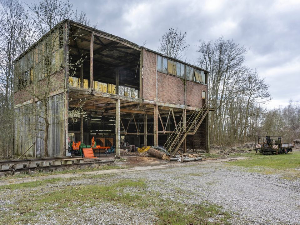 Salzgitter-Flachstöckheim: Großzügiges Gewerbegrundstück umgeben von eigenem Wald! in Salzgitter