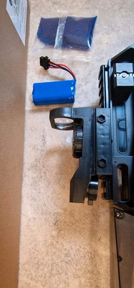 Gel Blaster P90, elektrische Wasserkugel-Pistole, Orbeez Gun in Feuchtwangen