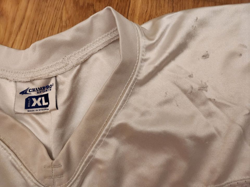 Footballbekleidung Gr. XL Hosen Shirt Schutzcup Schutzausrüstung in Markkleeberg