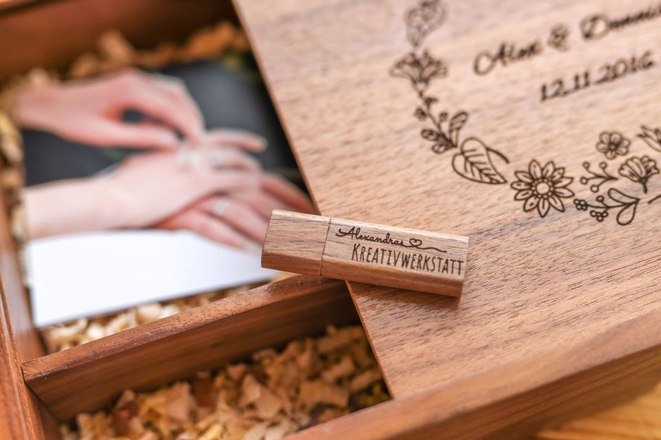 USB-Stick personalisiert, Logo, Hochzeit, Lasergravur in Göggingen