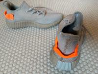Adidas Yeezy  Boost 350 V2 Sneakers 43 Hessen - Seligenstadt Vorschau