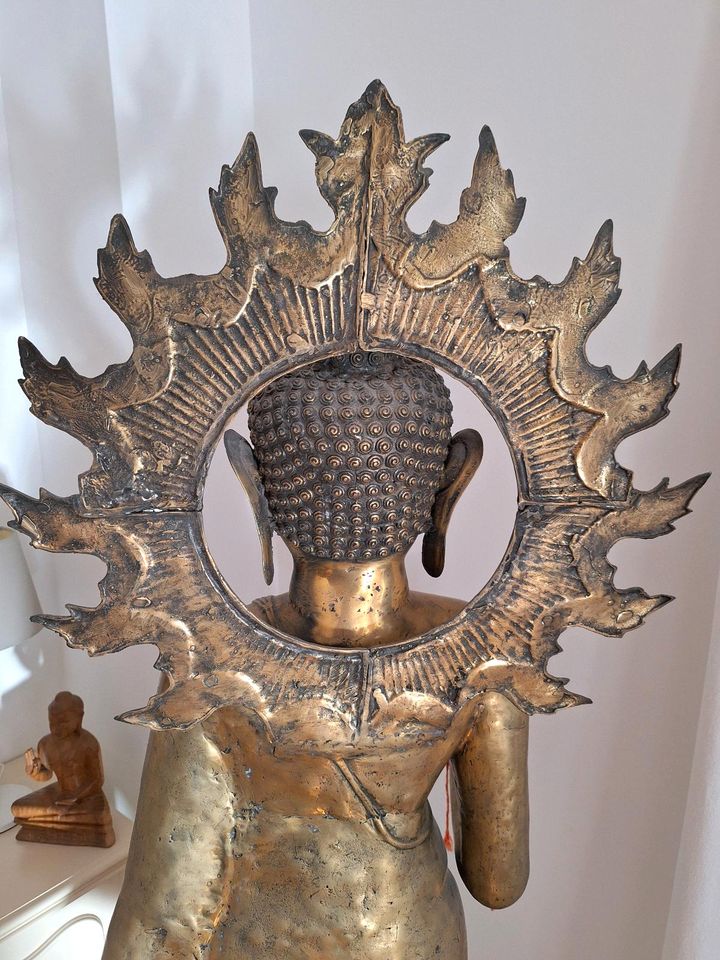 Asiatika Buddha Buddhastatue 160 cm stehend goldpoliert in Duisburg