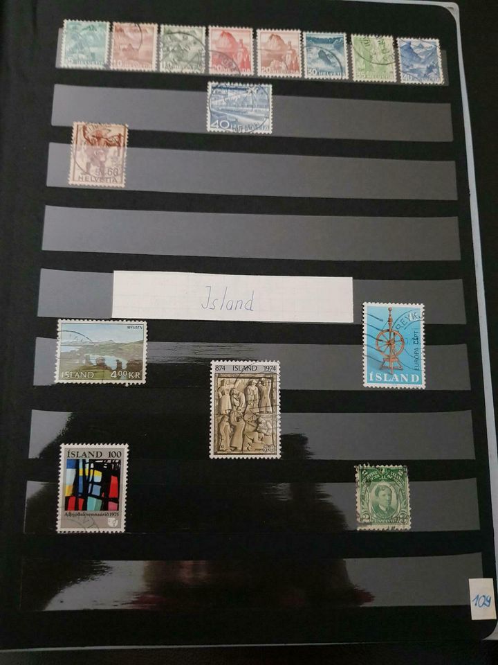 Briefmarkenalbum mit Briefmarken aus verschiedenen Ländern in Gelsenkirchen
