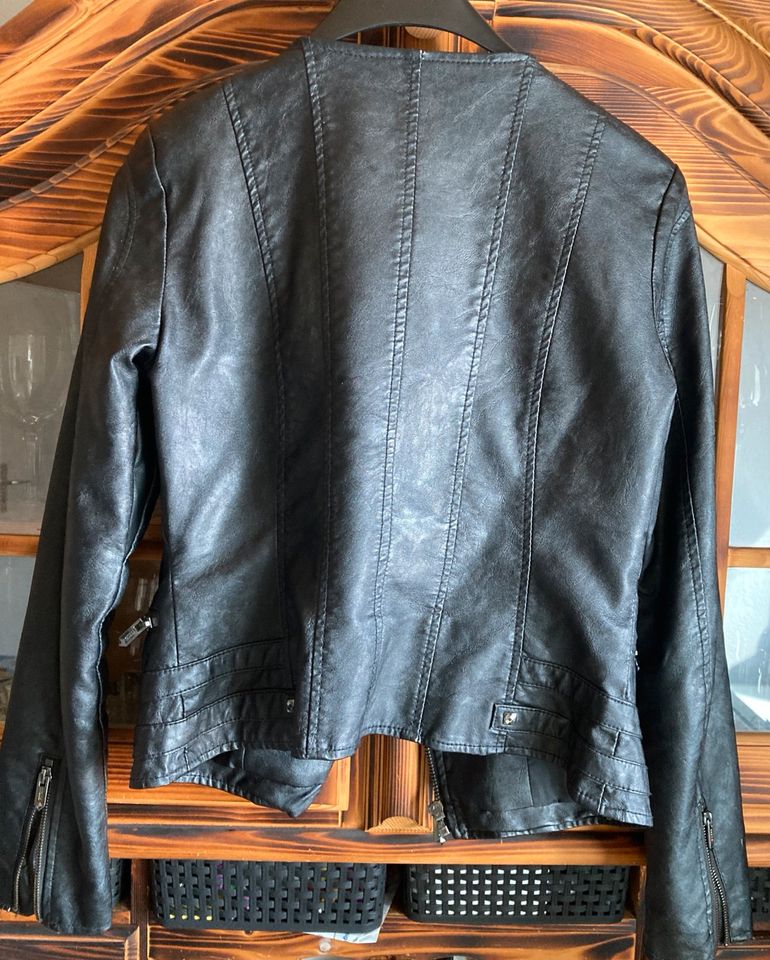 Guess Lederjacke schwarz S 36/38 in Marktredwitz