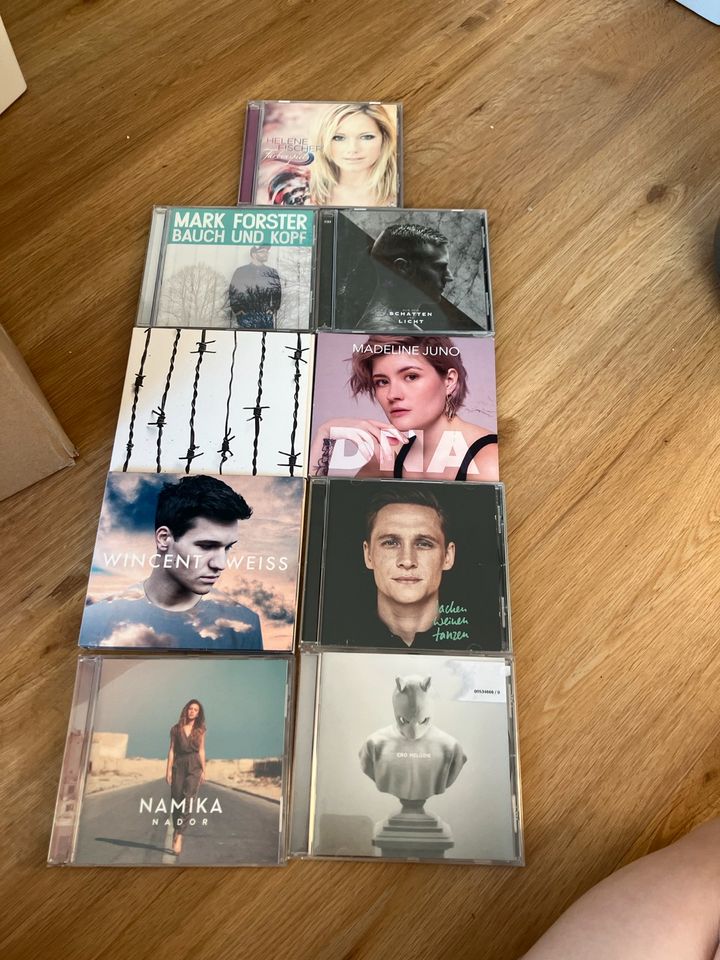 CDs von verschiedenen Musikern in Magdeburg
