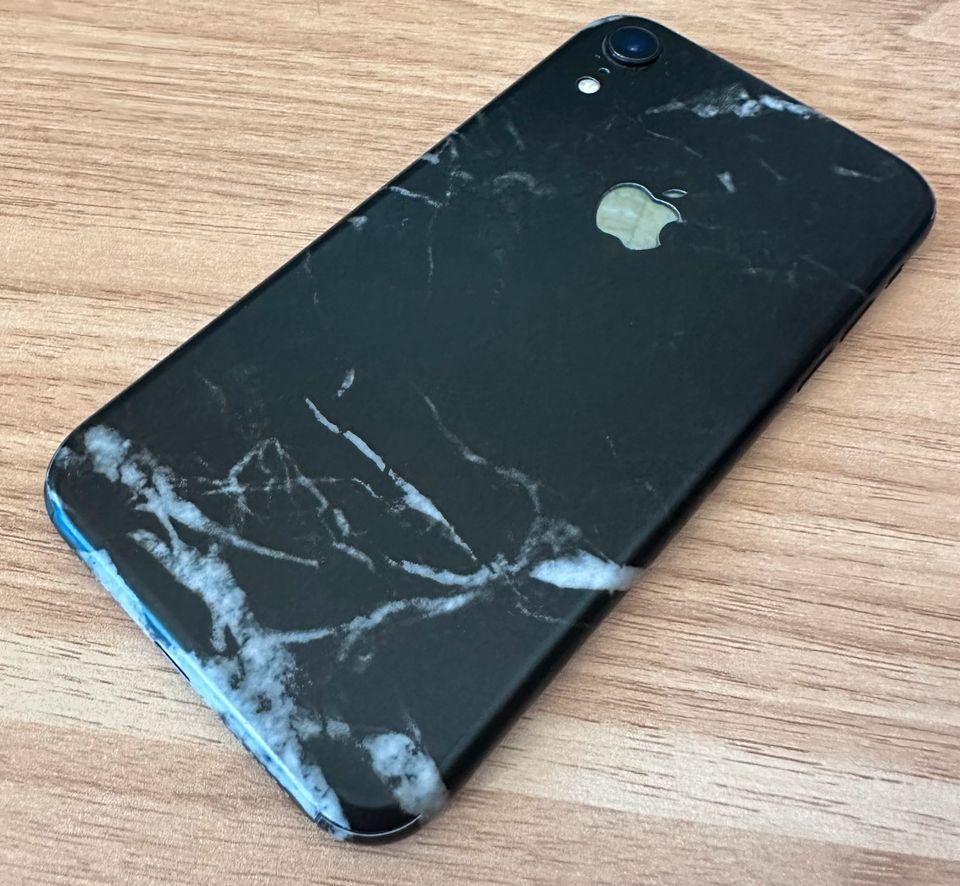 Apple iPhone Xr 64GB schwarz (Dbrand-Skin) Akkucase & Zubehör OVP in Dresden