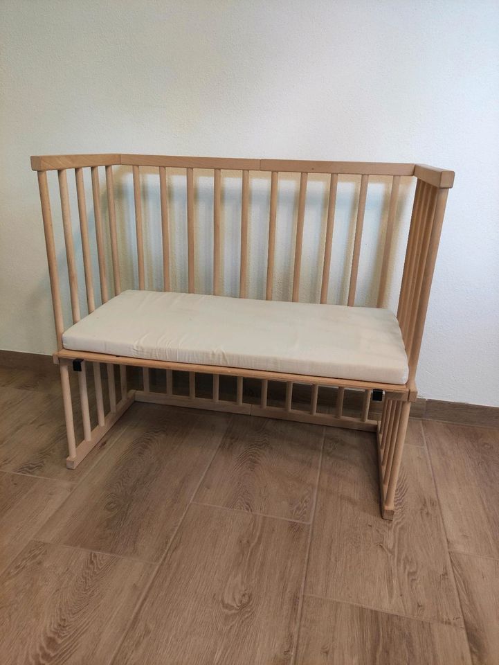 Baby Beistellbett mit Matratze in Mansfeld