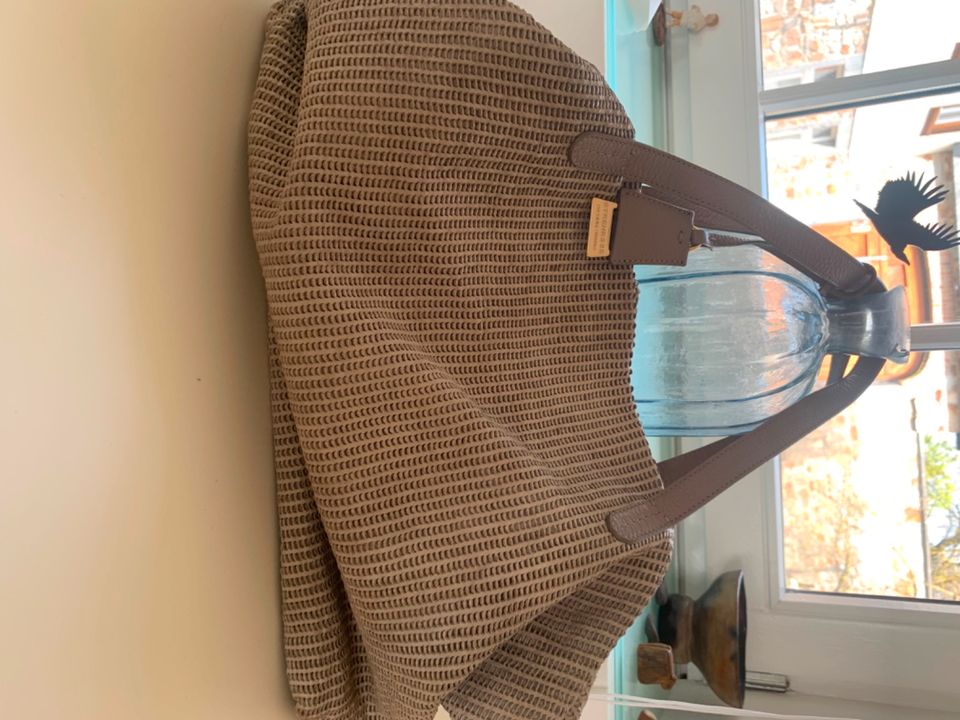 Strenesse Handtasche Leder Weboptik Farbe Taupe in Aachen