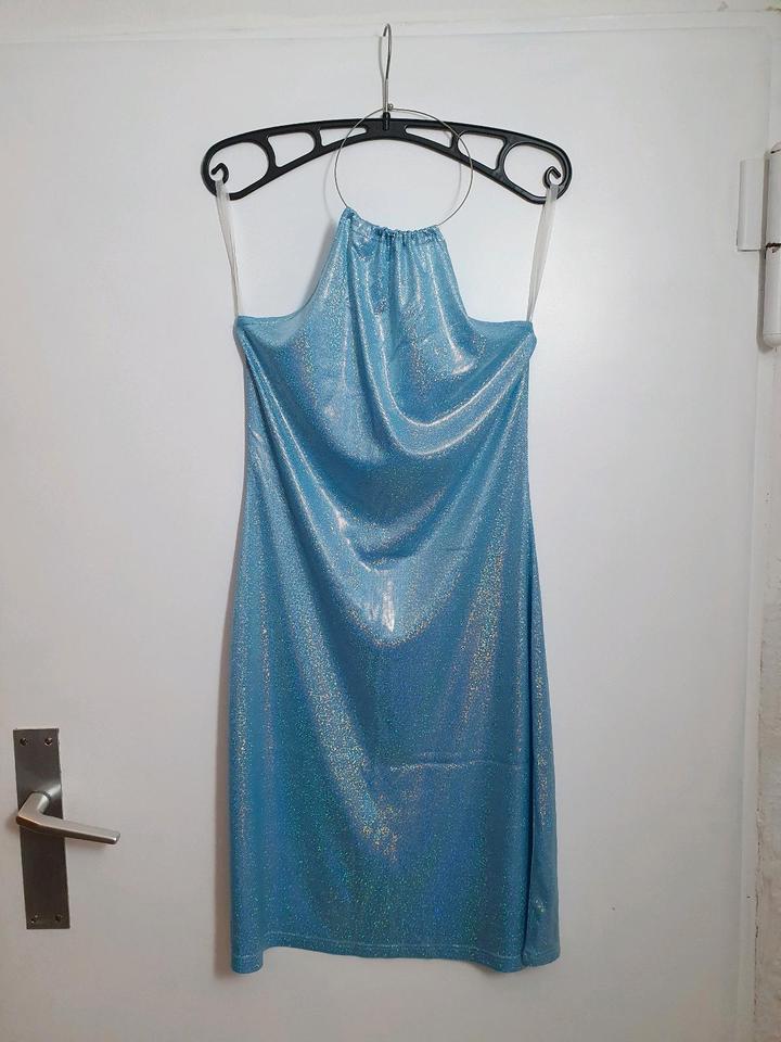 Ring-Halterneck-Kleid / Partykleid hellblau aus 2000er Jahren in Seefeld