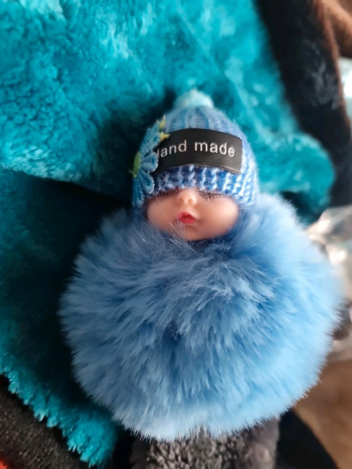 Pompom Schlafen Baby Keychain Niedliche Flauschige Plüsch Puppe in Zella-Mehlis