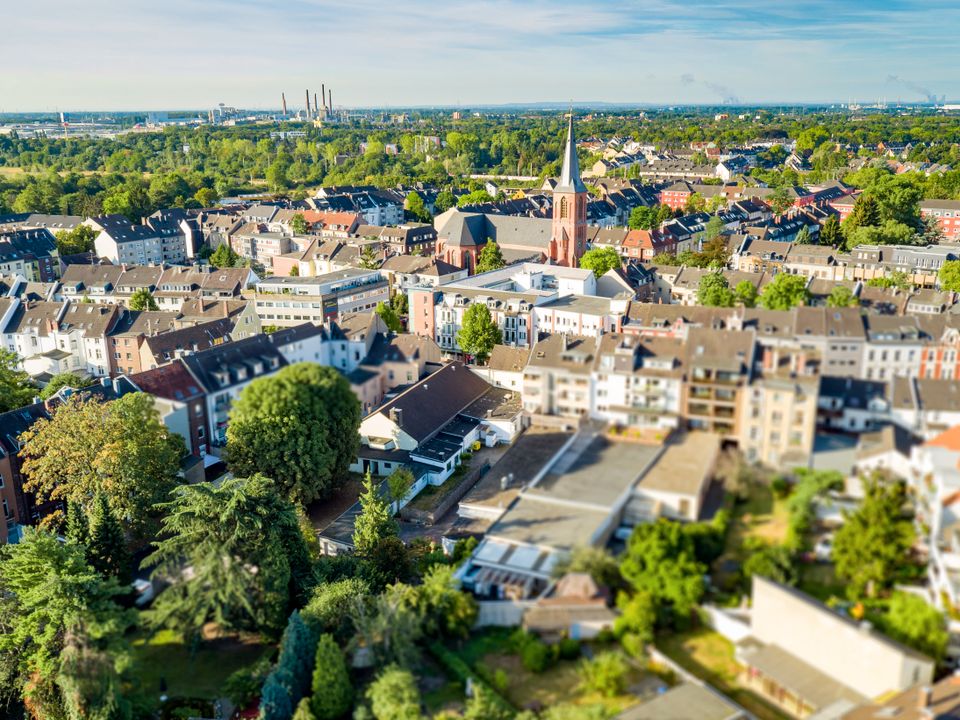 Wohn- und Geschäftshaus in zentraler Lage von Düsseldorf-Eller in Düsseldorf